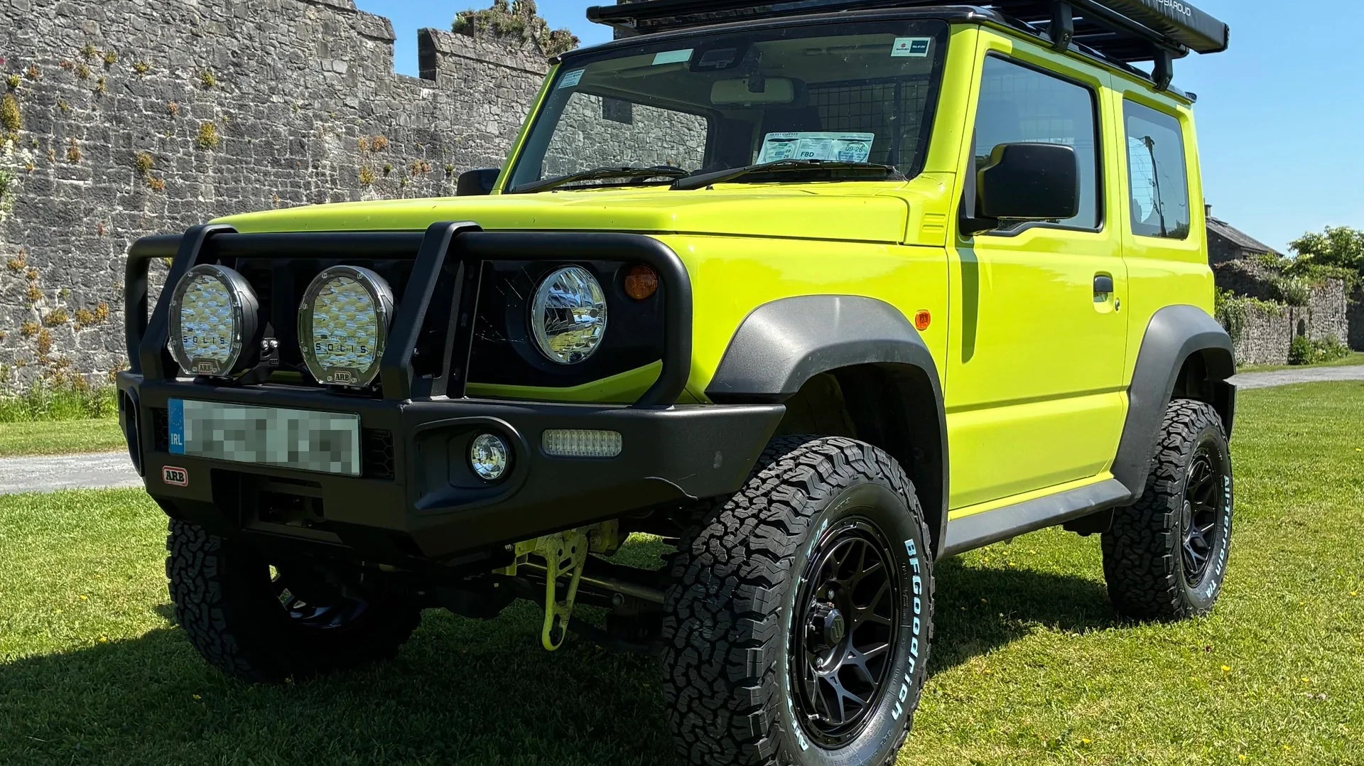 Suzuki Jimny (2018+) with Magpie M-01 wheels