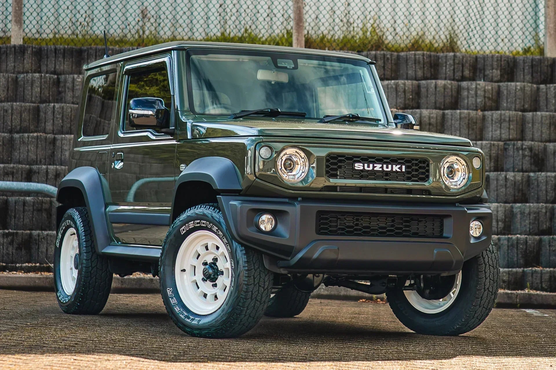 SUZUKI JIMNY (2018+) JUNGLE GREEN HIGH PEAK J-01 WHEELS VINTAGE WHITE