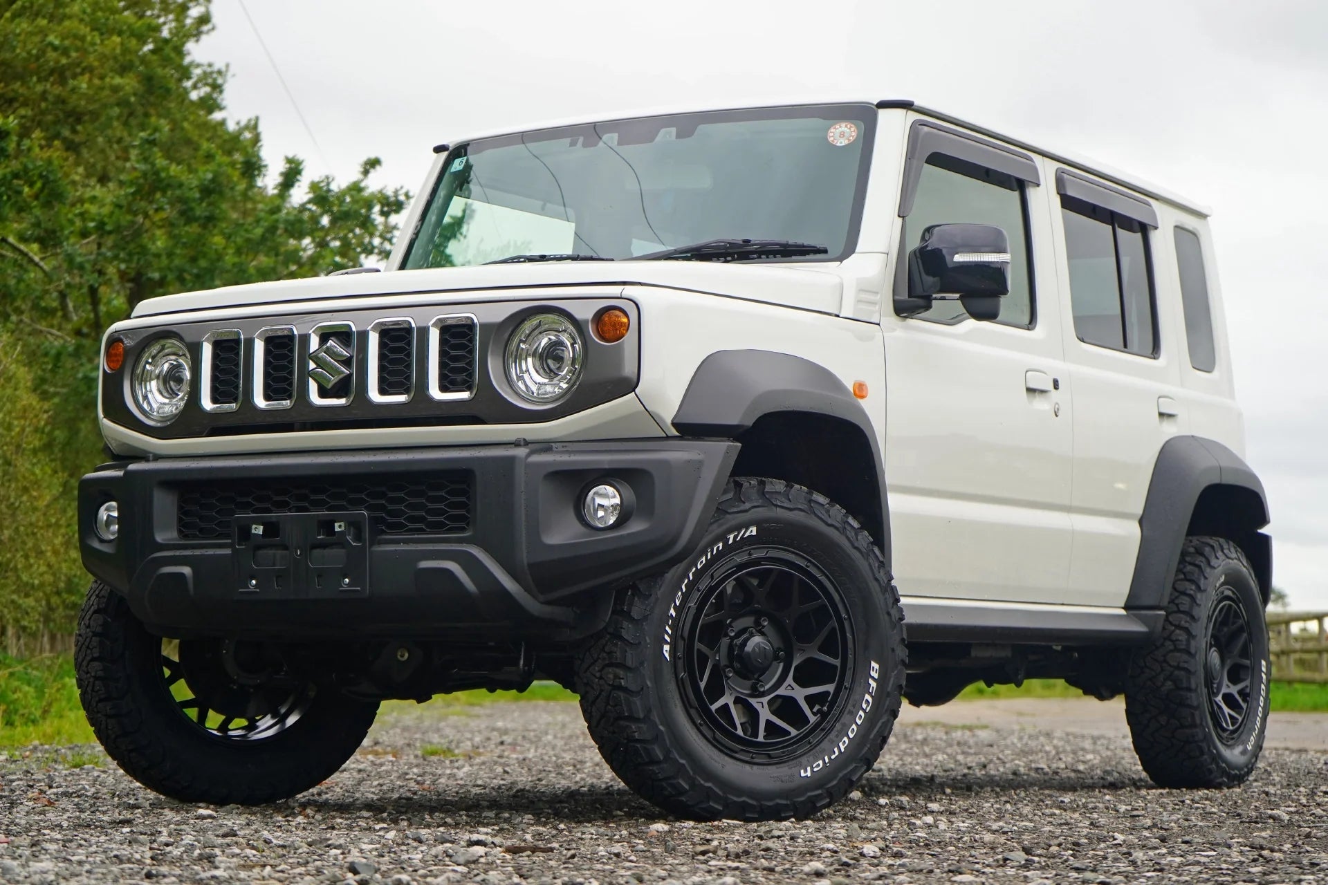 Suzuki Jimny Nomade 5-door +40mm JIMNYSTYLE suspension lift Magpie M-01 wheels